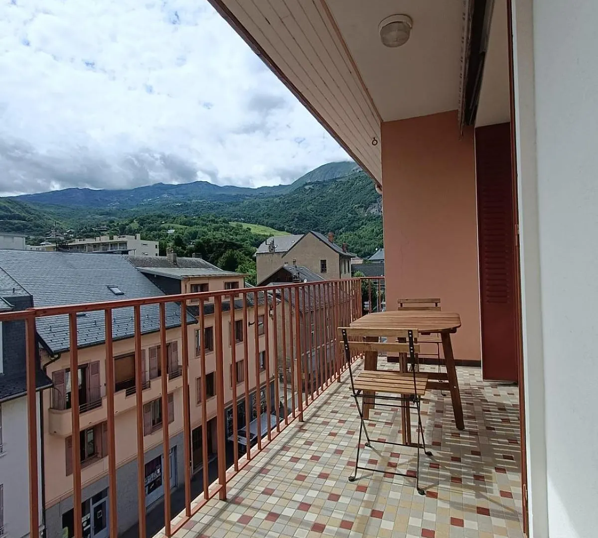 75M Apartment In Saint-Jean-De-Maurienne
